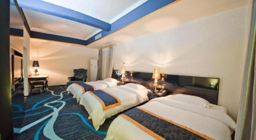 Bed in Guilin Sapphire hotel