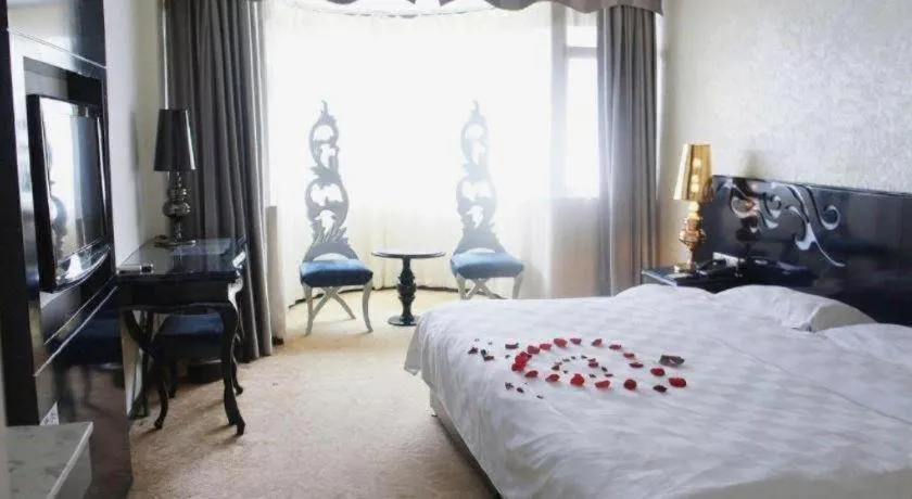 Bed in Guilin Sapphire hotel