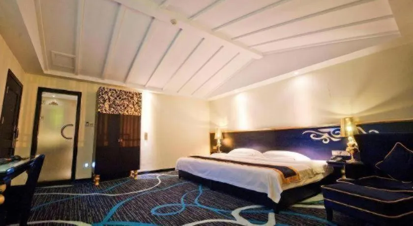 Bed in Guilin Sapphire hotel