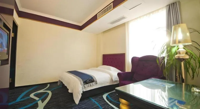 Bed in Guilin Sapphire hotel