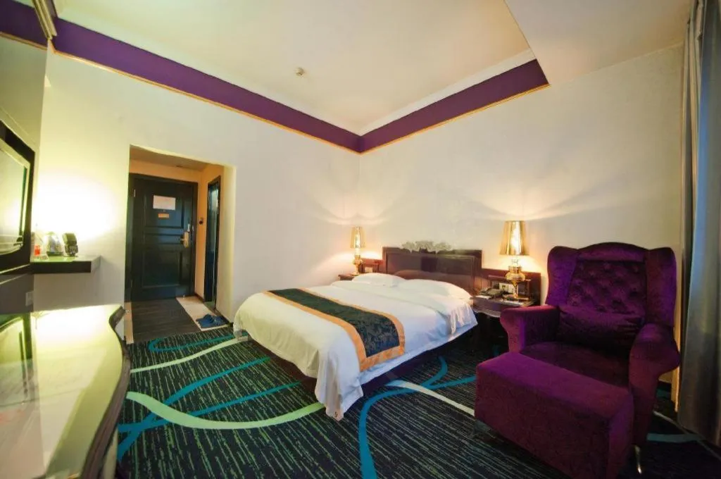 Bed in Guilin Sapphire hotel