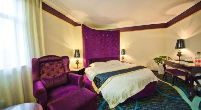 Bed in Guilin Sapphire hotel