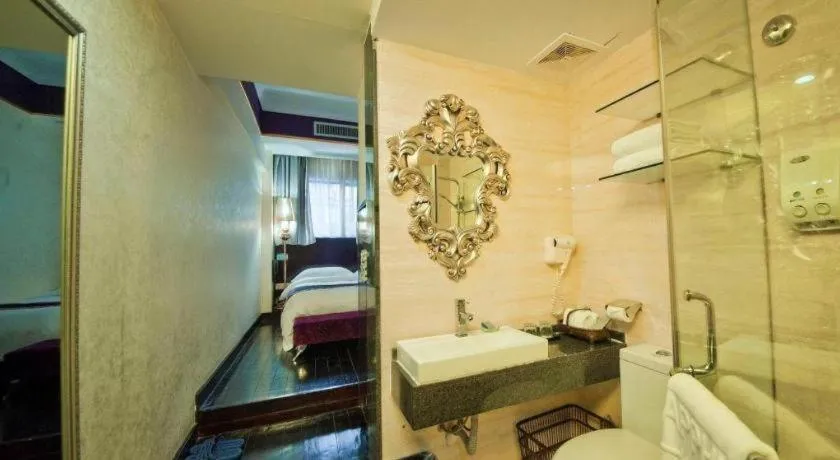 Bed in Guilin Sapphire hotel