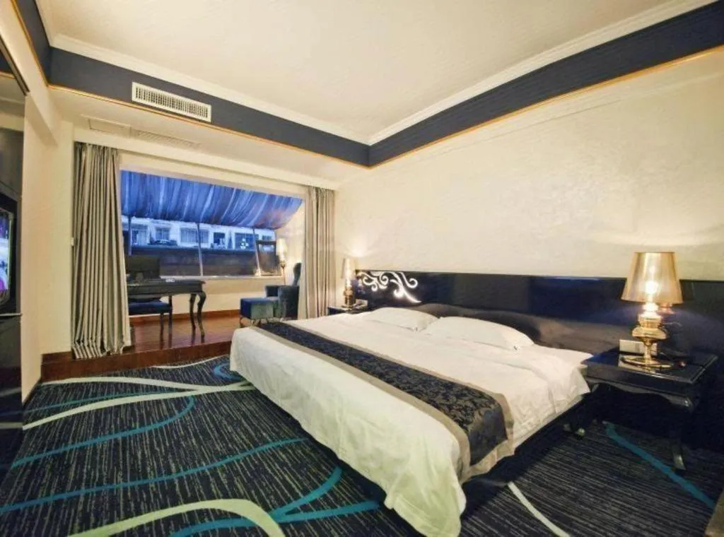 Bed in Guilin Sapphire hotel