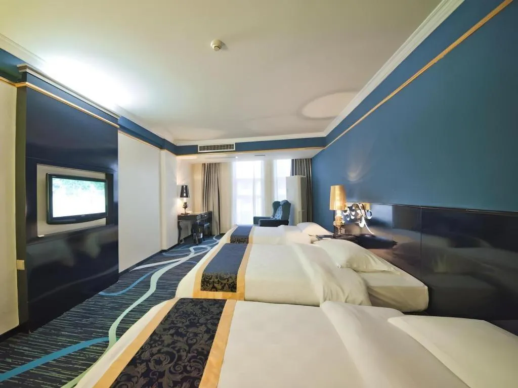 Bed in Guilin Sapphire hotel