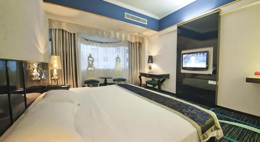 Bed in Guilin Sapphire hotel