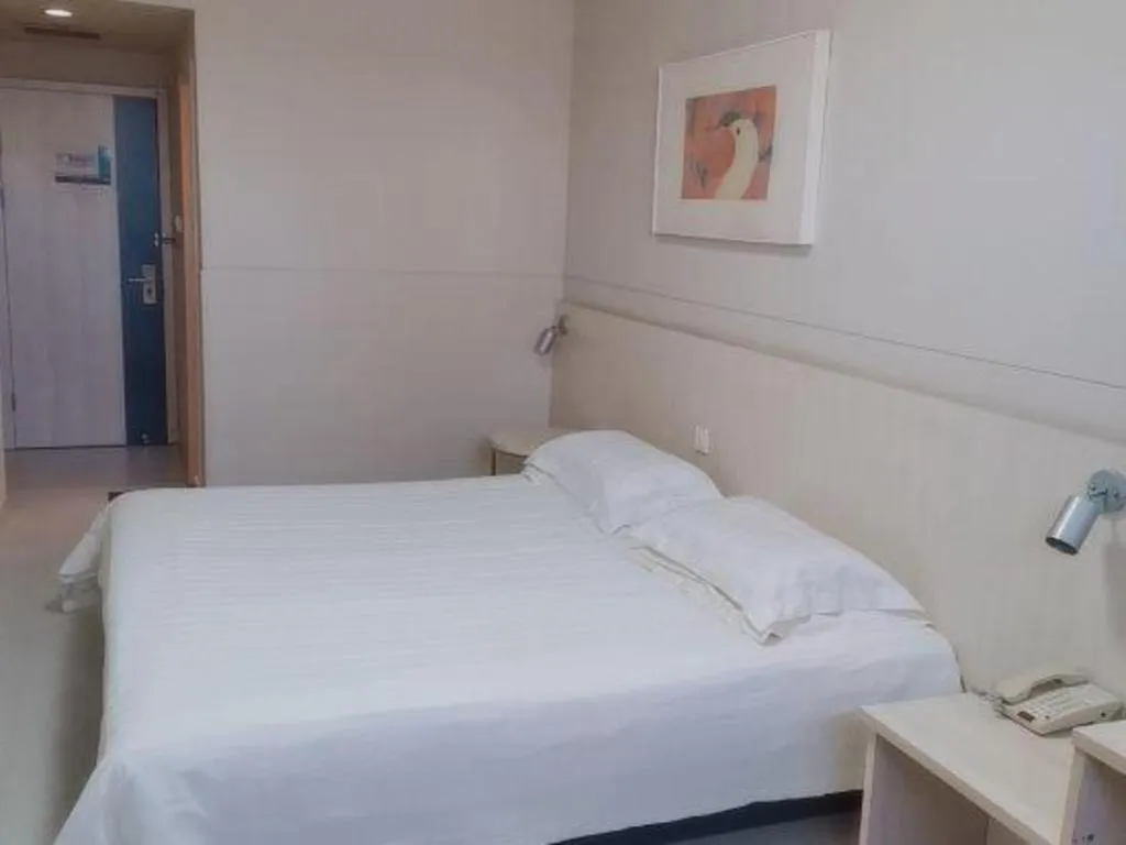 Bed in Jinjiang Inn Tianjin Changjiang Avenue