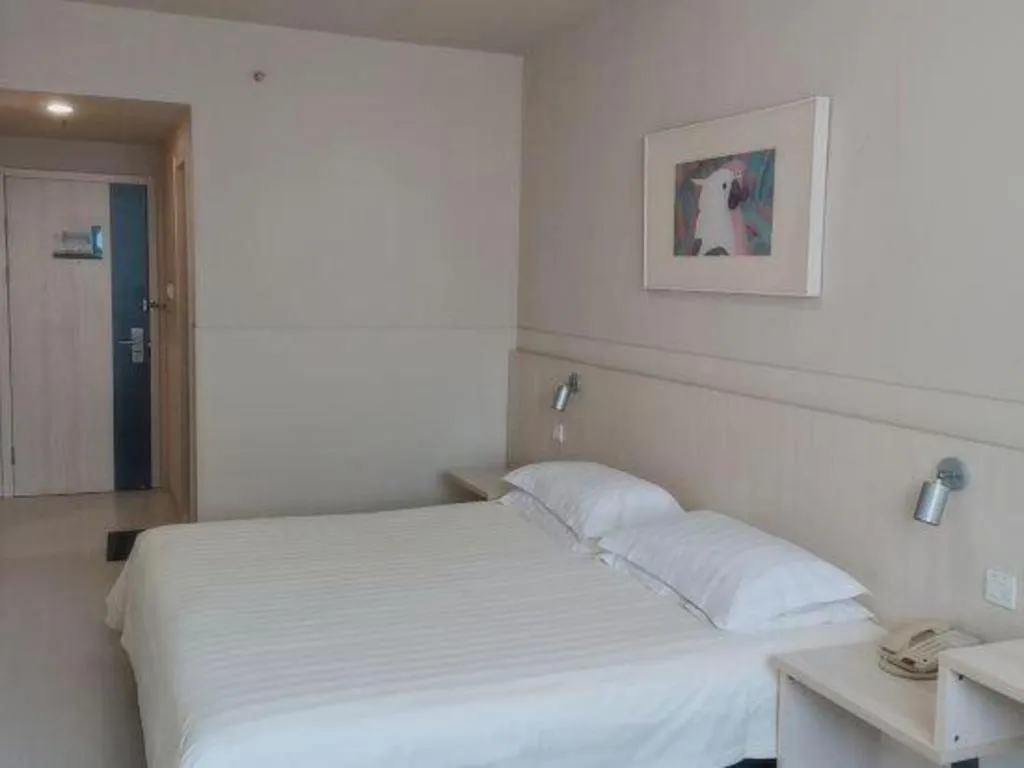 Bed in Jinjiang Inn Tianjin Changjiang Avenue