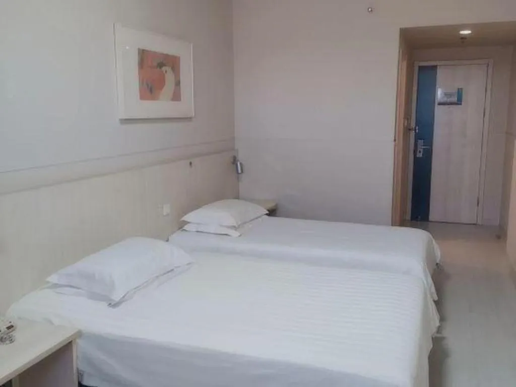 Bed in Jinjiang Inn Tianjin Changjiang Avenue
