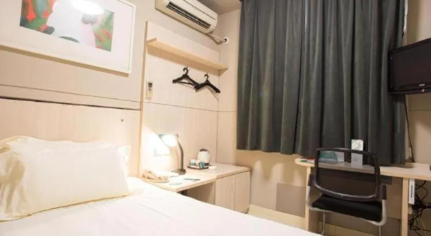 Bed in Jinjiang Inn Tianjin Changjiang Avenue