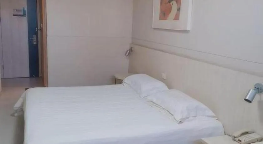 Bed in Jinjiang Inn Tianjin Changjiang Avenue