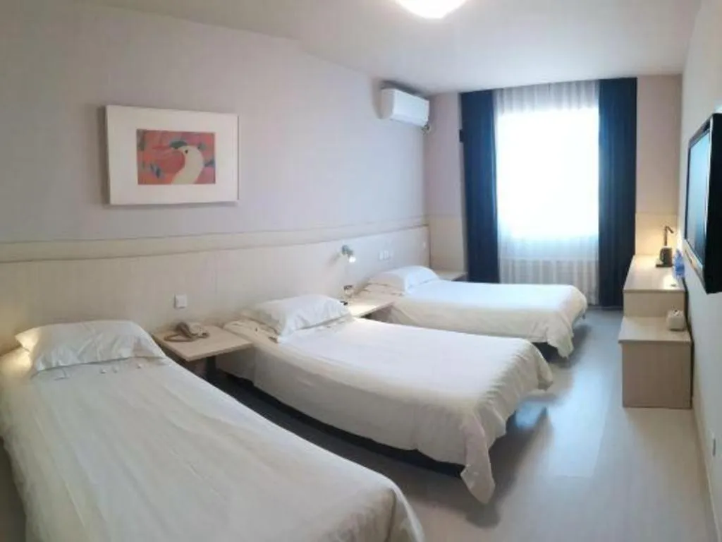 Bed in Jinjiang Inn Tianjin Changjiang Avenue