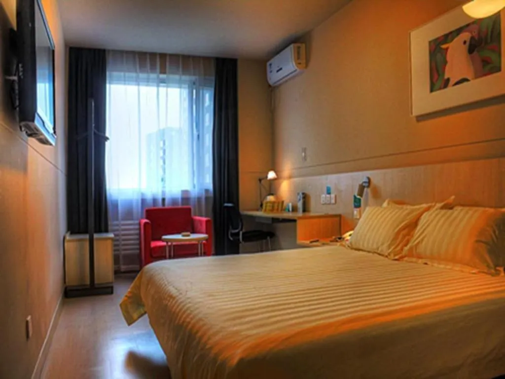 Bed in Jinjiang Inn Tianjin Changjiang Avenue