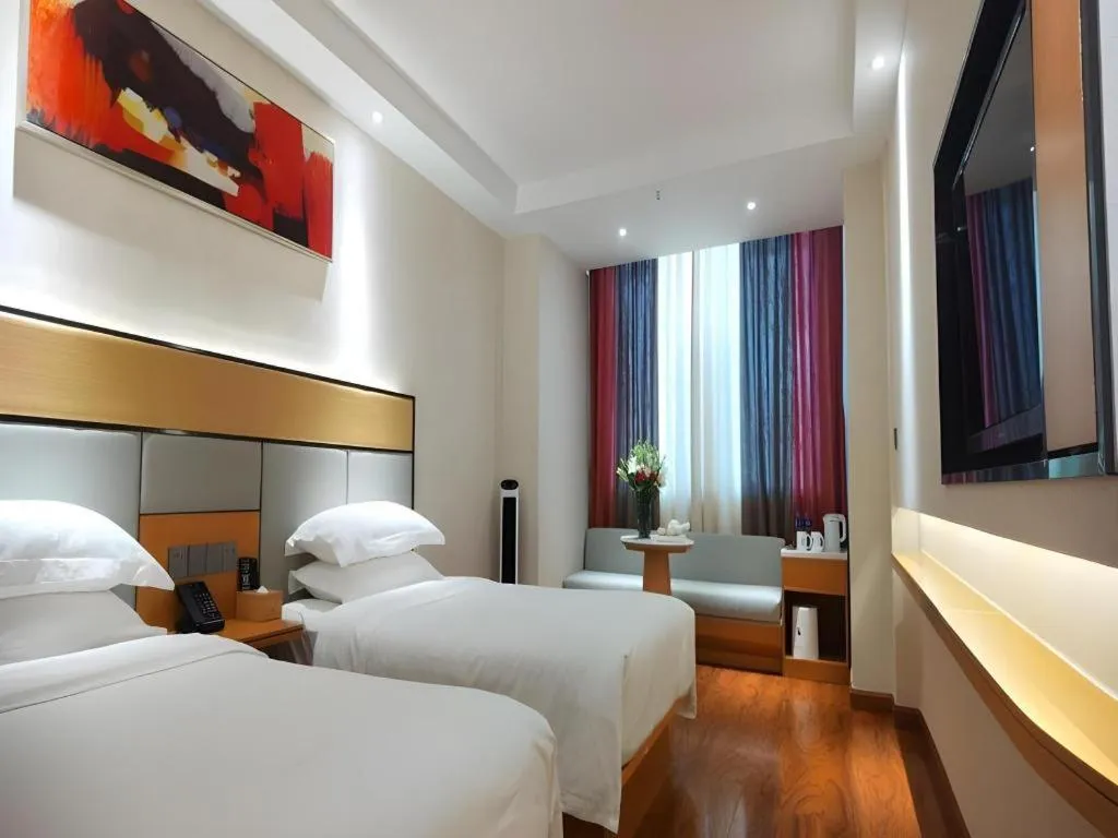 Bed in GreenTree Inn Geermu Walking Street Business Hotel