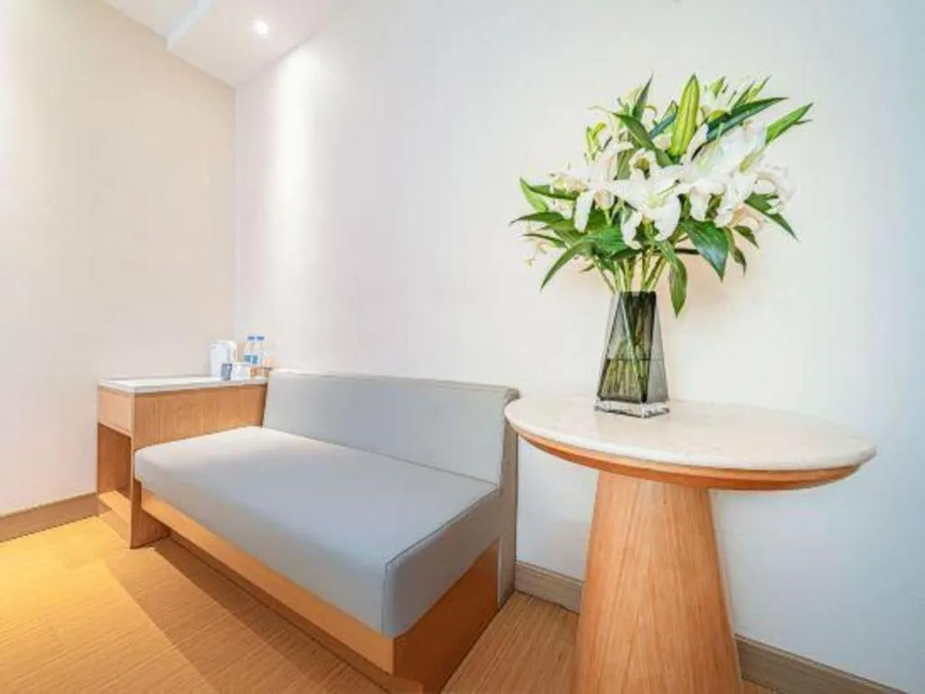 Bed in GreenTree Inn Geermu Walking Street Business Hotel