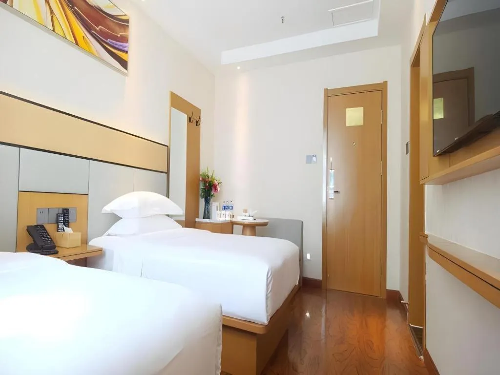 Bed in GreenTree Inn Geermu Walking Street Business Hotel