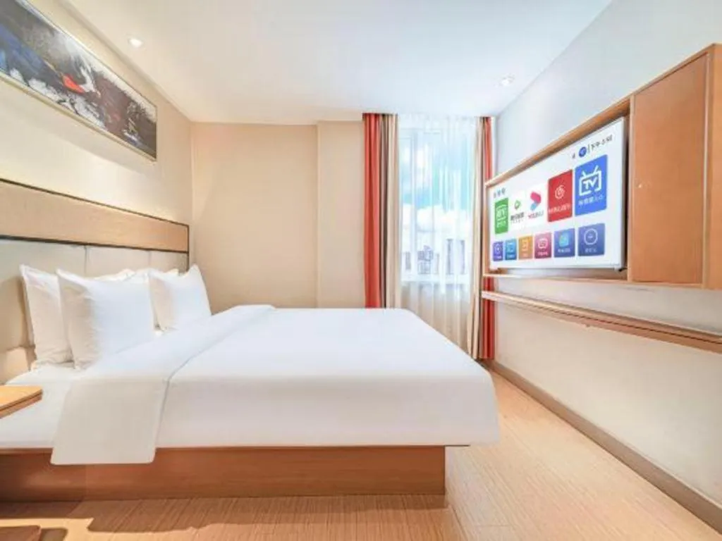 Bed in GreenTree Inn Geermu Walking Street Business Hotel