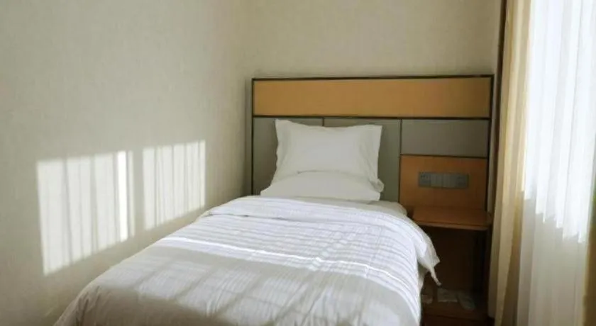 Bed in GreenTree Inn Geermu Walking Street Business Hotel