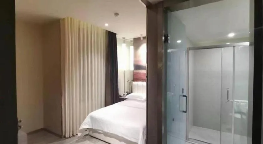 Bed in Jinjiang Metropolo Hotel Shenyang Country Garden Datong Lake Subway Station Branch