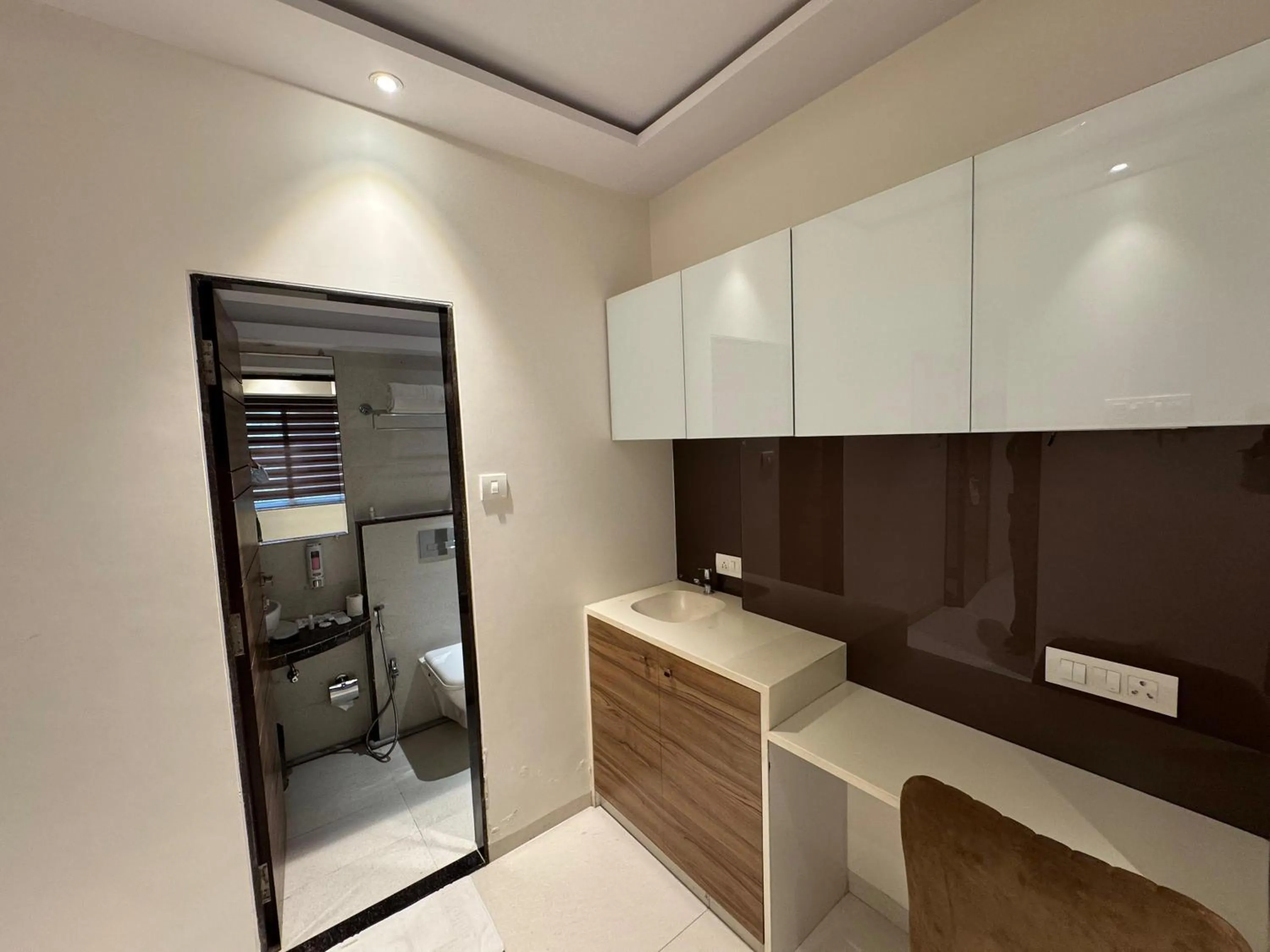 Area and facilities in Hotel Pacific Residency