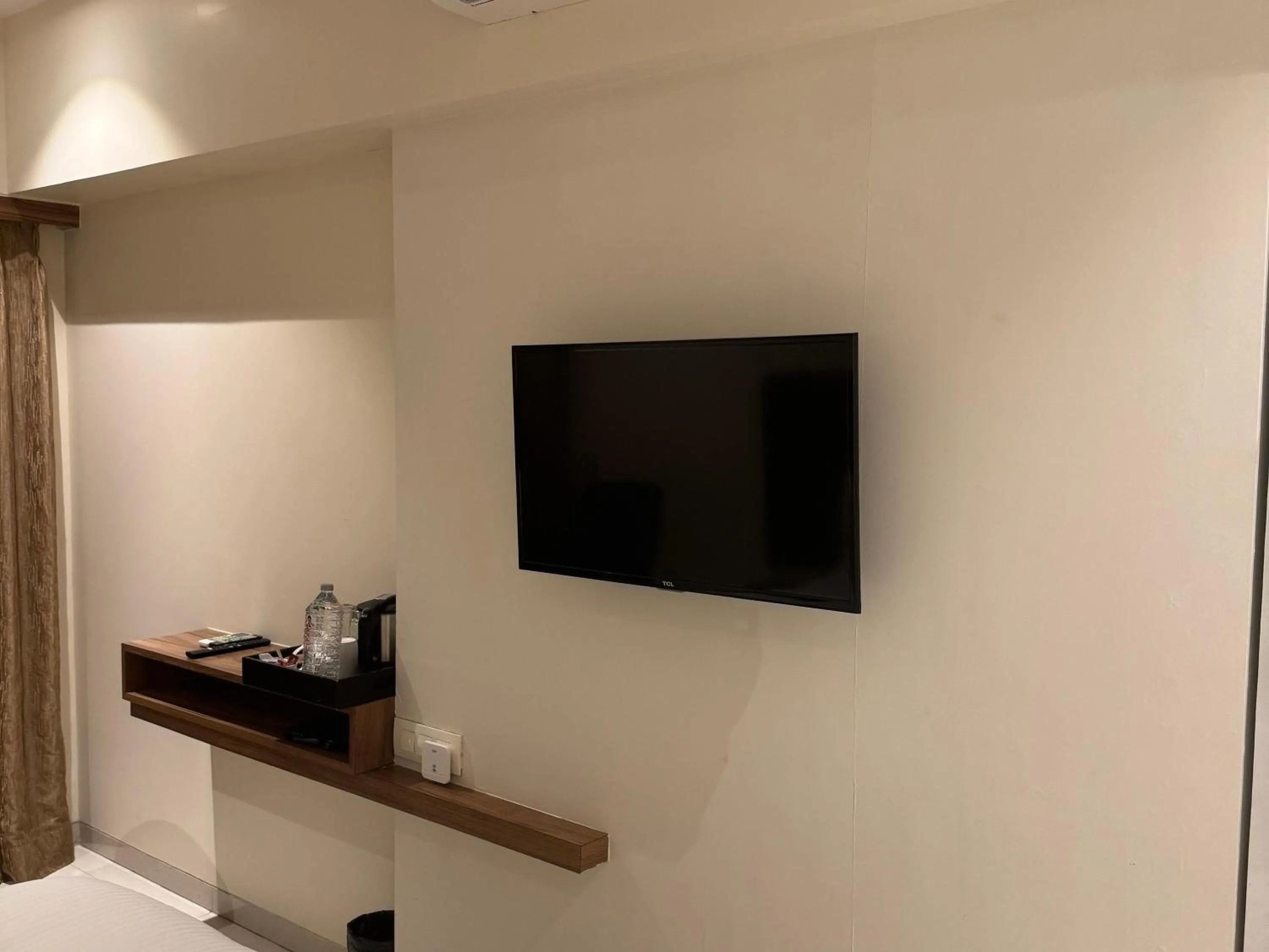 TV and multimedia in Hotel Pacific Residency