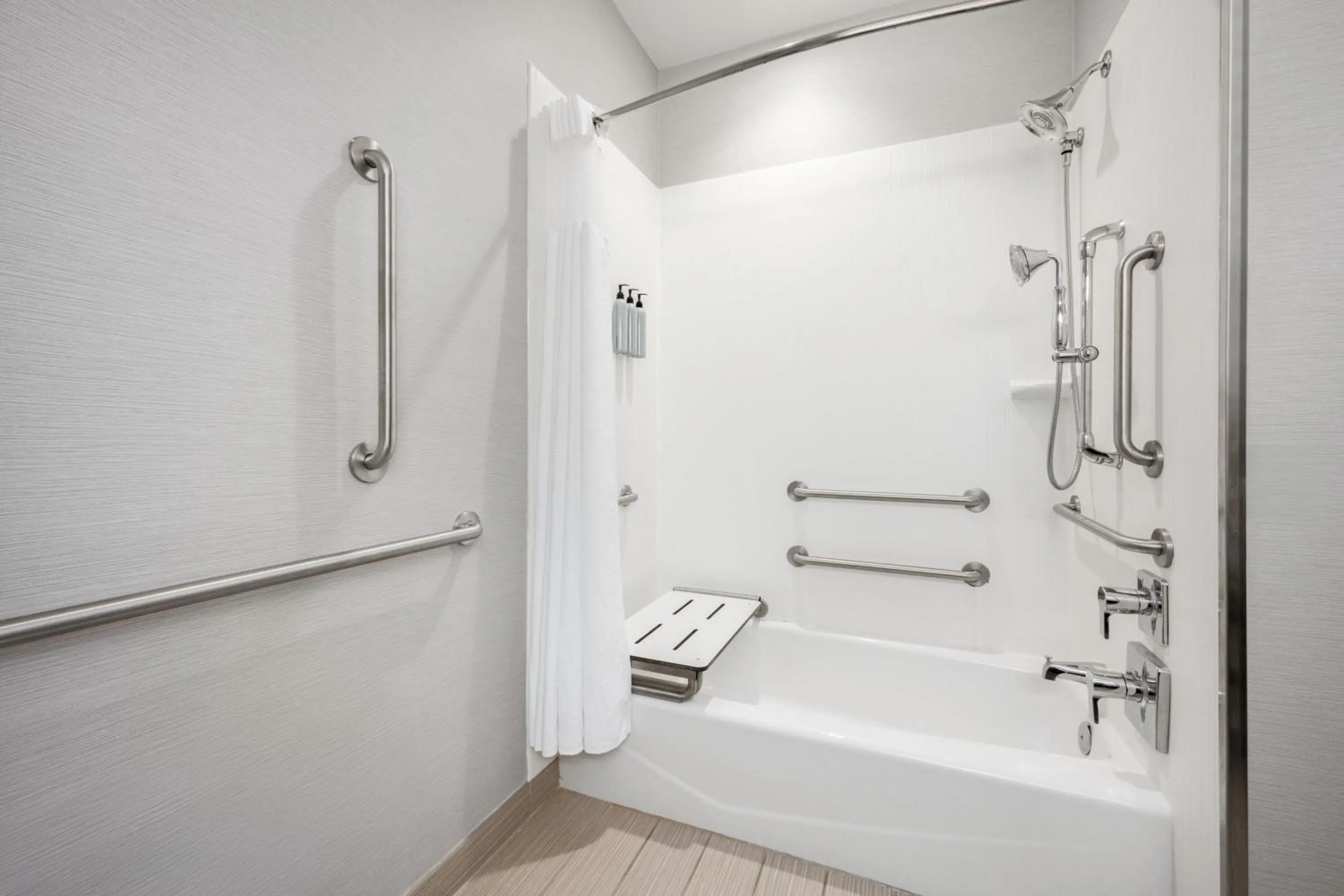 Bathroom in Courtyard by Marriott Auburn