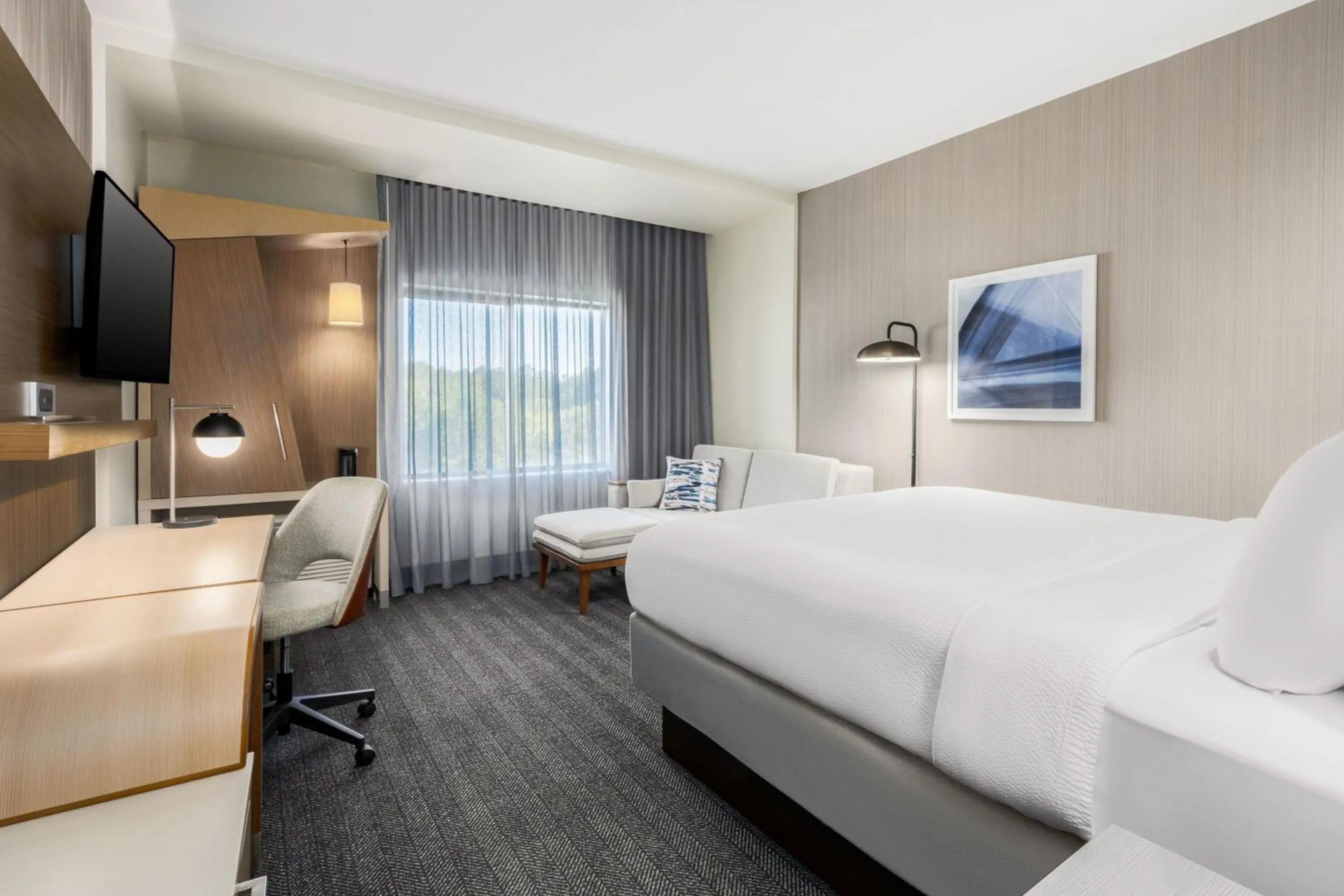 Photo of the whole room, Bed in Courtyard by Marriott Auburn