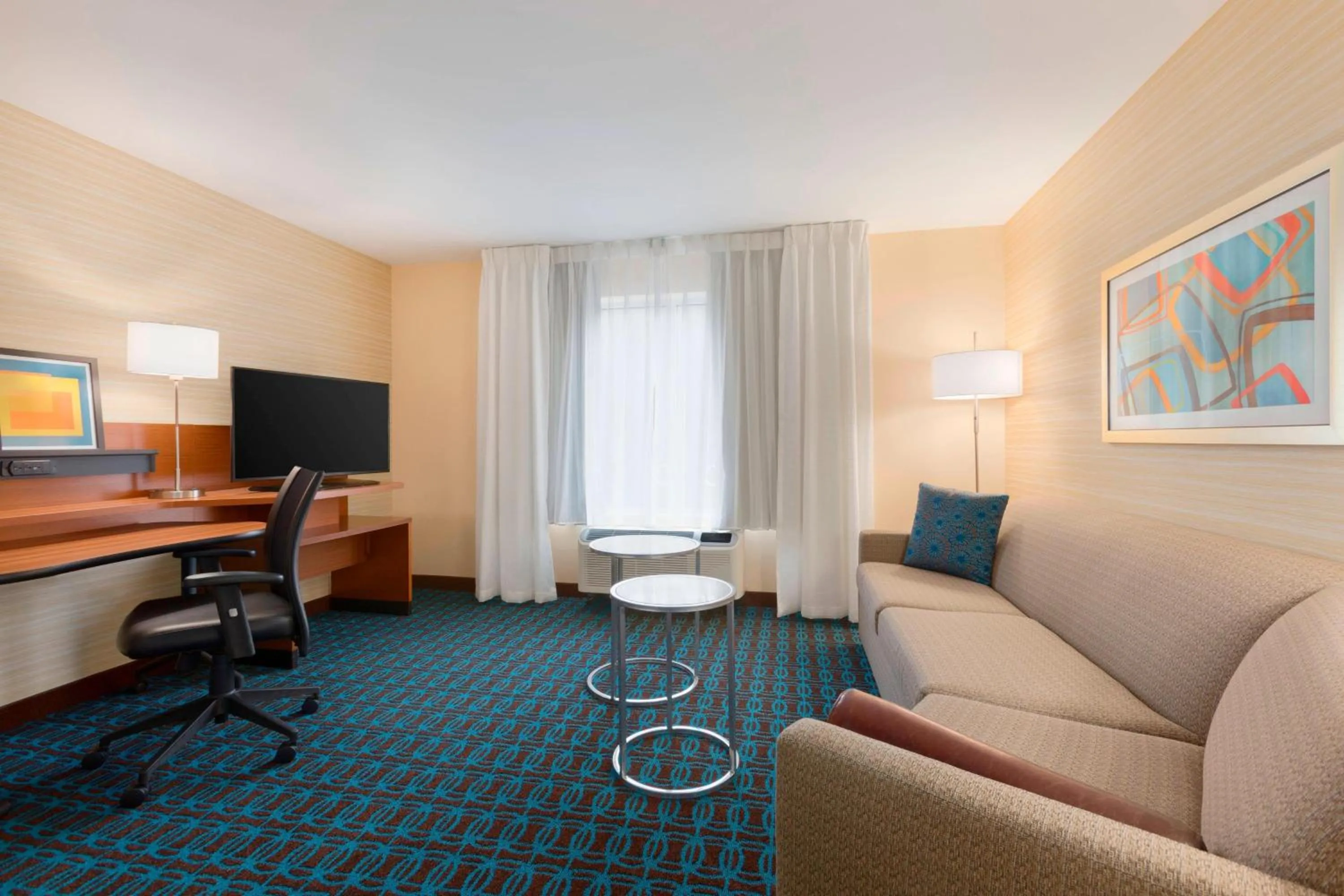 Living room in Fairfield Inn & Suites by Marriott Pittsburgh Airport/Robinson Township