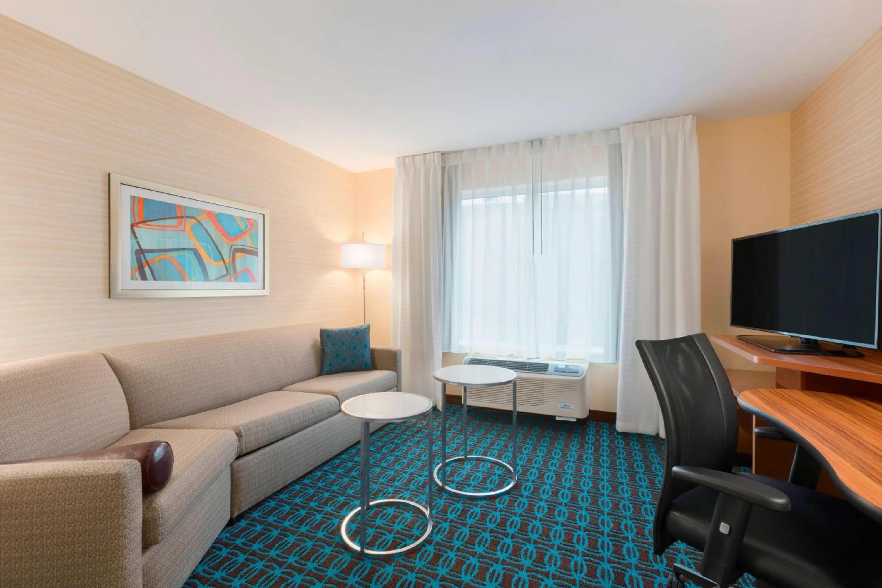 Living room in Fairfield Inn & Suites by Marriott Pittsburgh Airport/Robinson Township