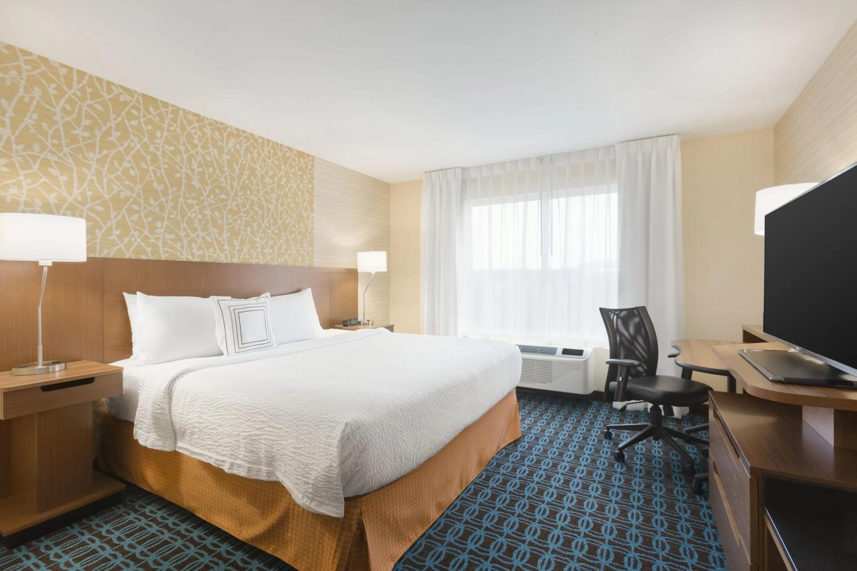 Bed in Fairfield Inn & Suites by Marriott Pittsburgh Airport/Robinson Township