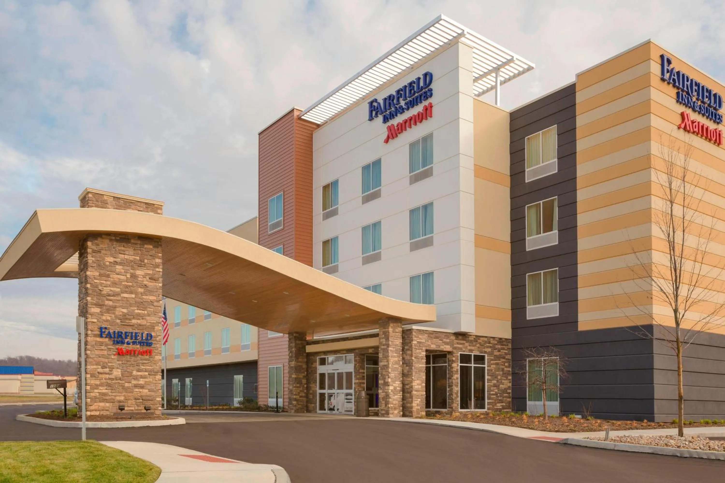 Property building in Fairfield Inn & Suites by Marriott Pittsburgh Airport/Robinson Township