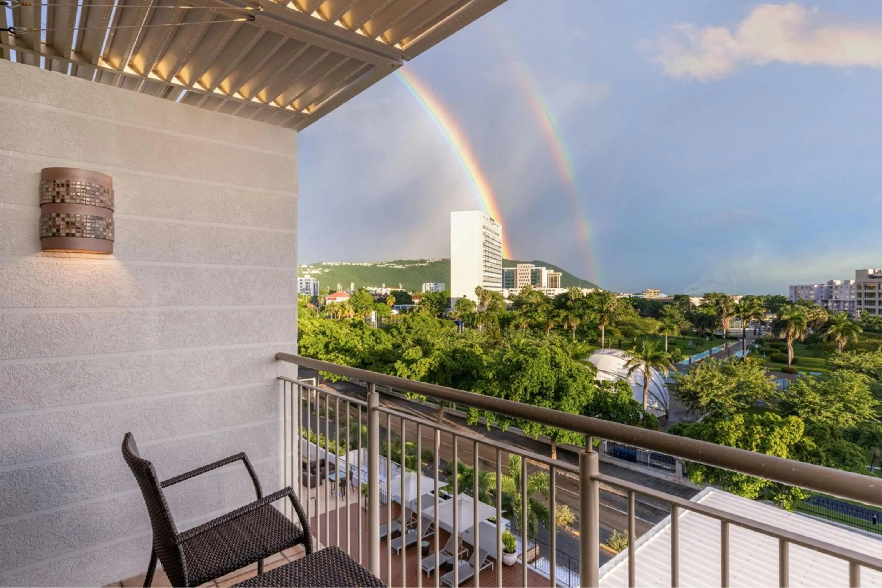 Photo of the whole room in Courtyard by Marriott Kingston, Jamaica