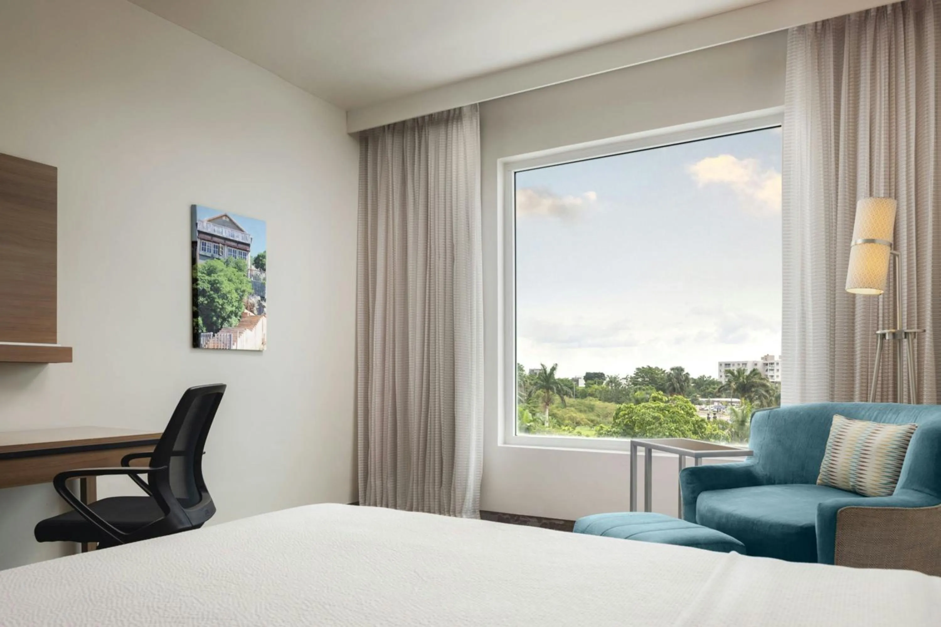 Photo of the whole room, Bed in Courtyard by Marriott Kingston, Jamaica