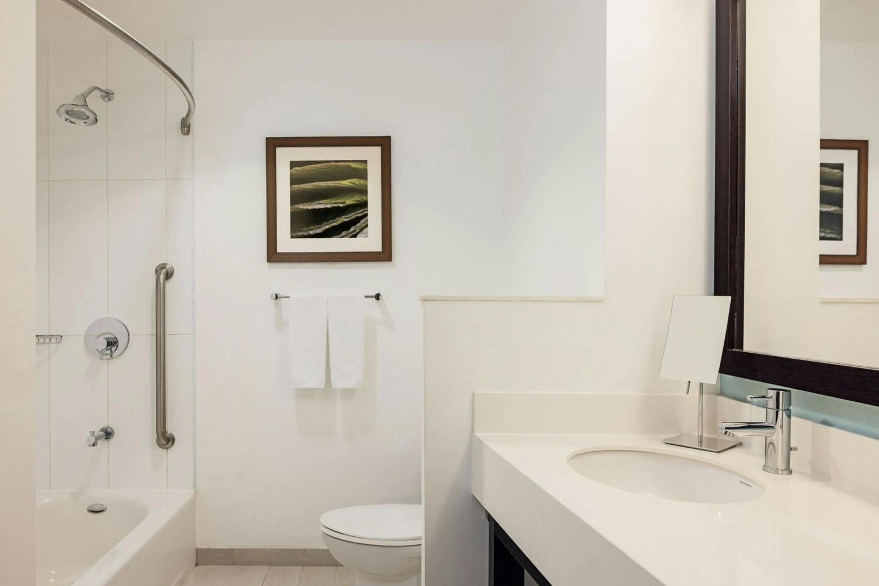 Bathroom in Courtyard by Marriott Kingston, Jamaica