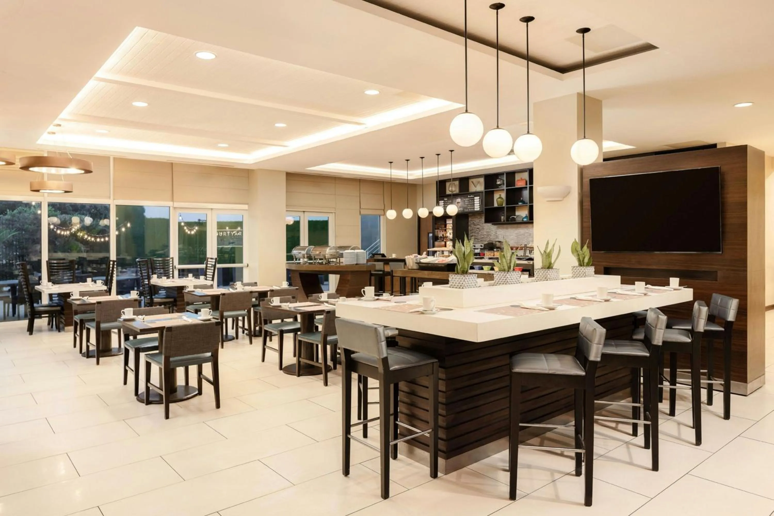Restaurant/places to eat in Courtyard by Marriott Kingston, Jamaica