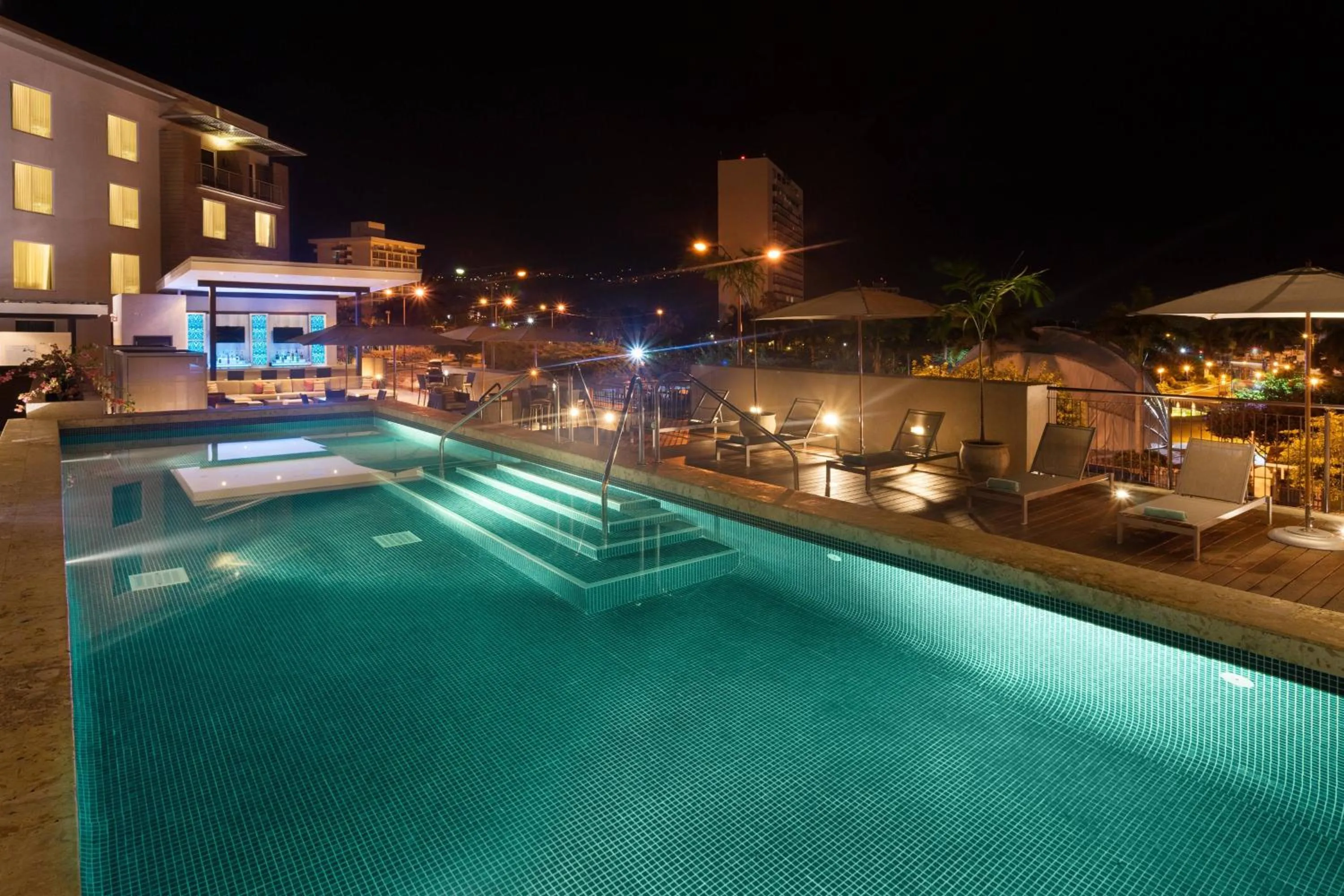 Swimming pool in Courtyard by Marriott Kingston, Jamaica