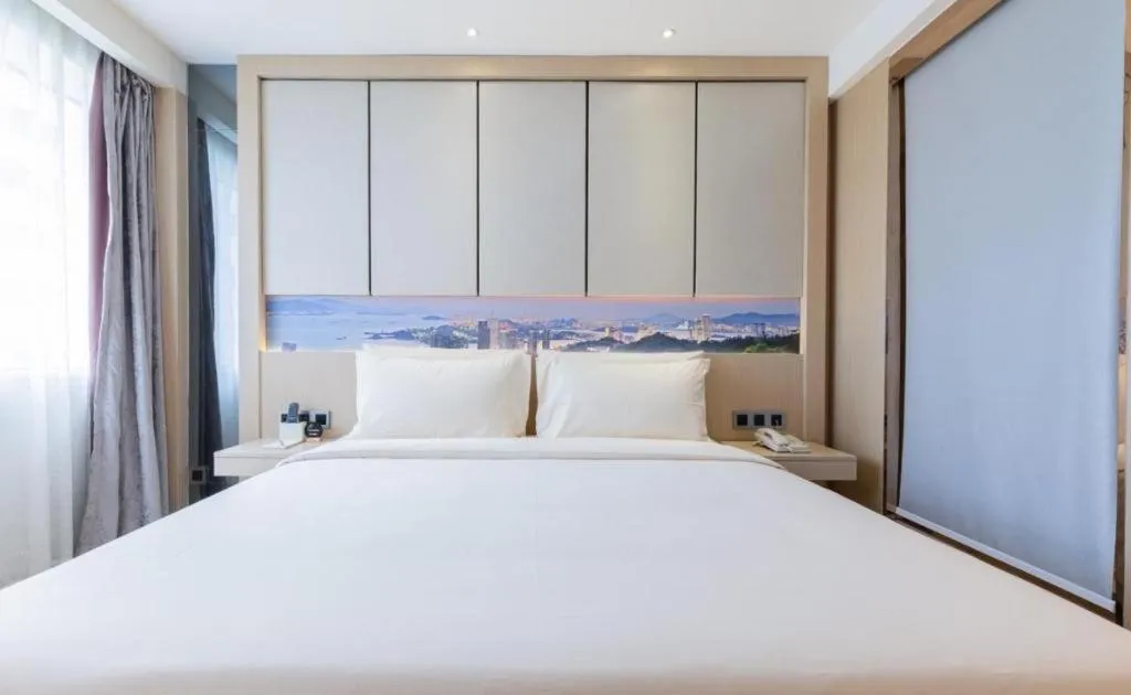 Bed in Atour Hotel Xiamen City Government Dongdu Passenger Transport Terminal