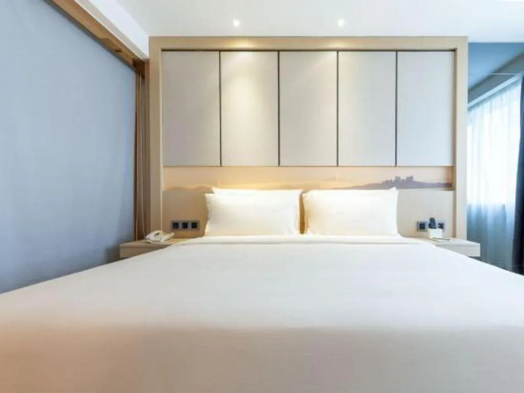 Bed in Atour Hotel Xiamen City Government Dongdu Passenger Transport Terminal