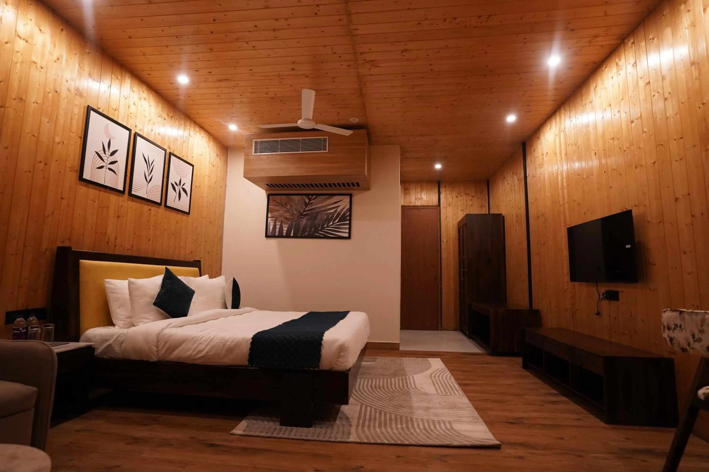 Bedroom, Bed in Mamaya Resort & Spa By Four Leaf Hotels, Garh Mukteshwar