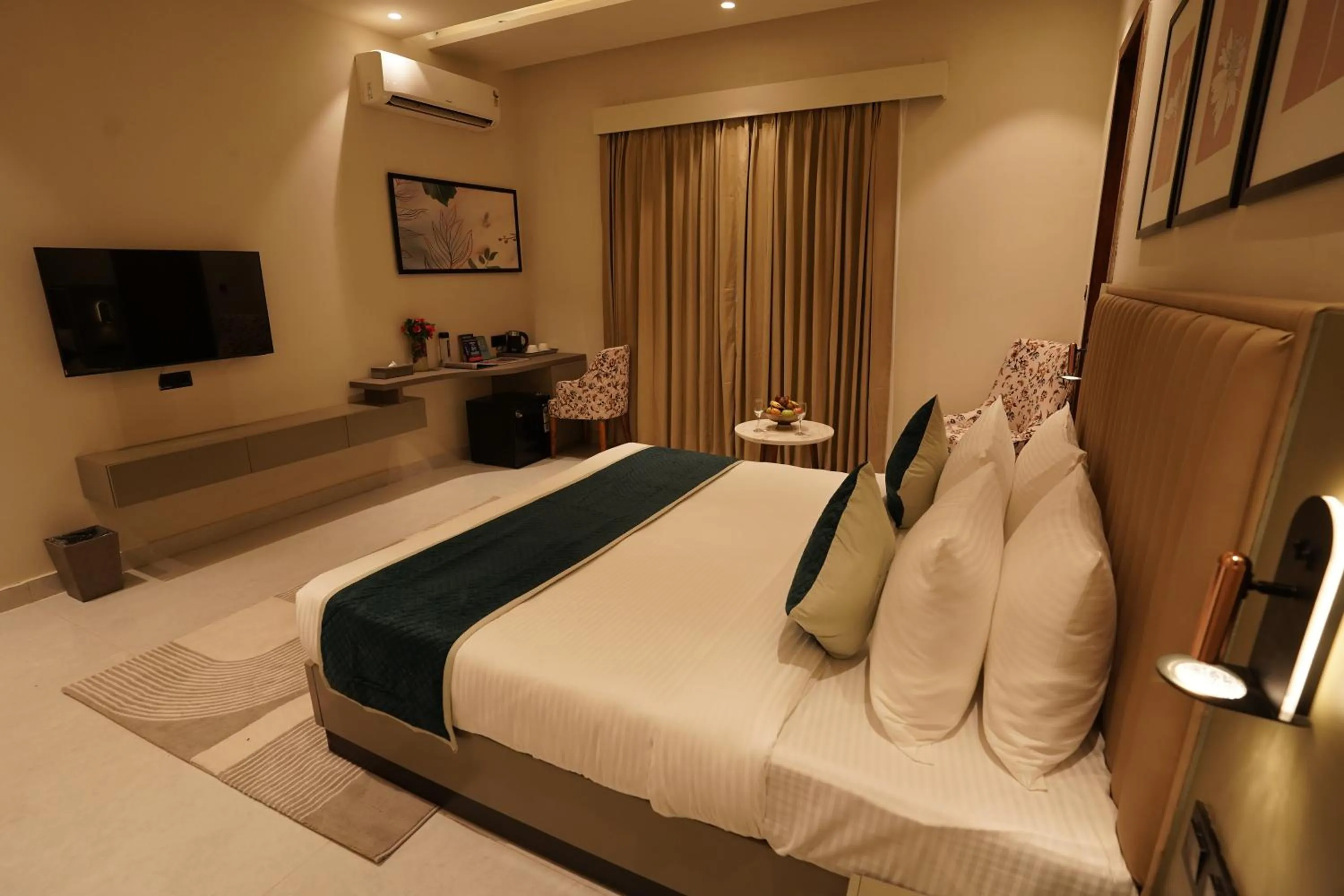 Bedroom, Bed in Mamaya Resort & Spa By Four Leaf Hotels, Garh Mukteshwar