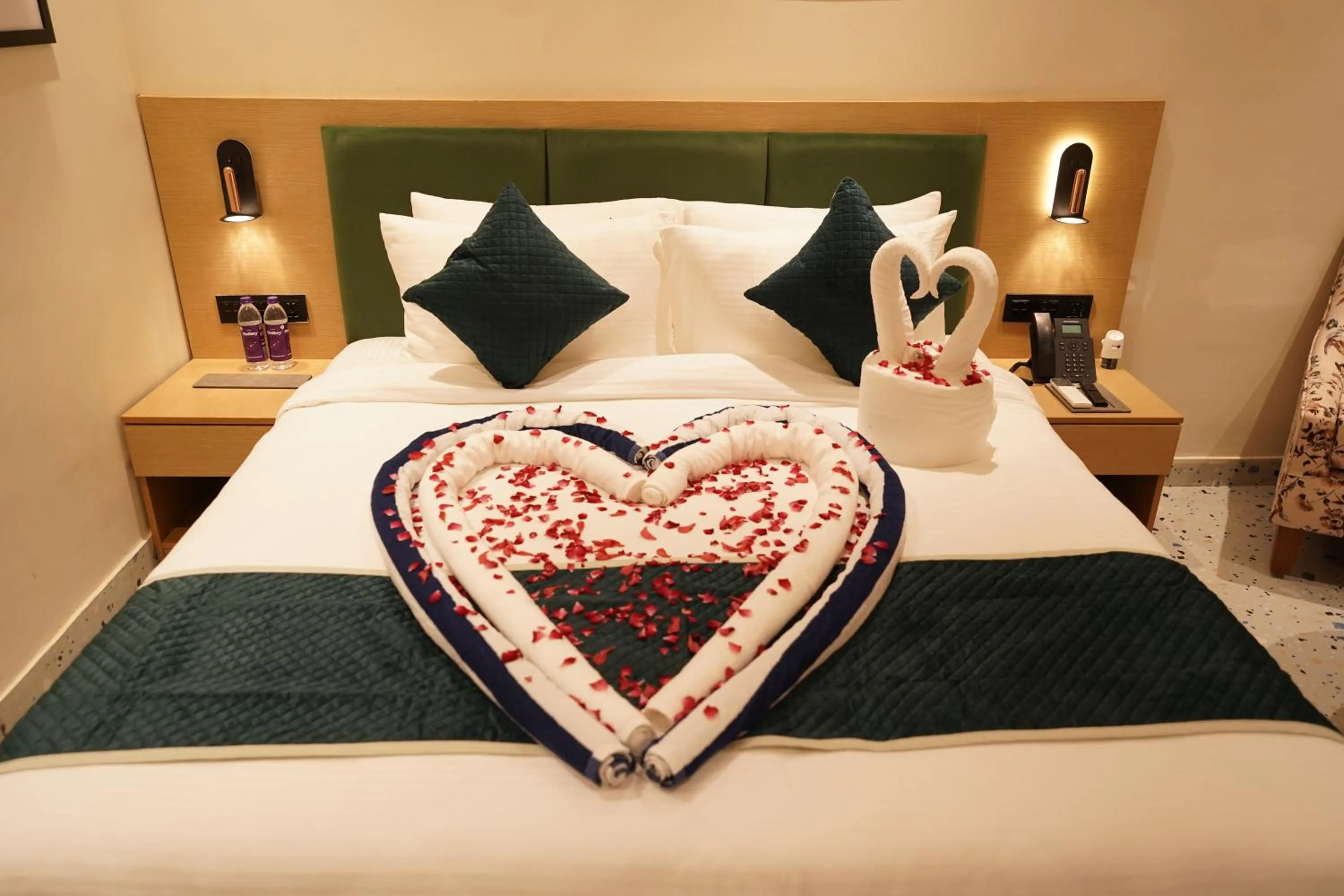 Bedroom, Bed in Mamaya Resort & Spa By Four Leaf Hotels, Garh Mukteshwar