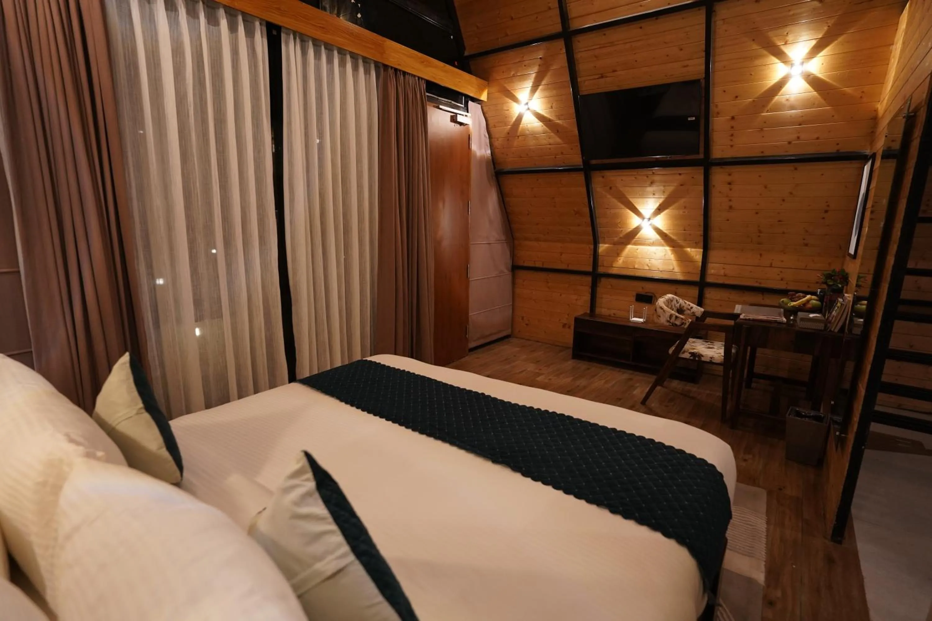 Bedroom, Bed in Mamaya Resort & Spa By Four Leaf Hotels, Garh Mukteshwar