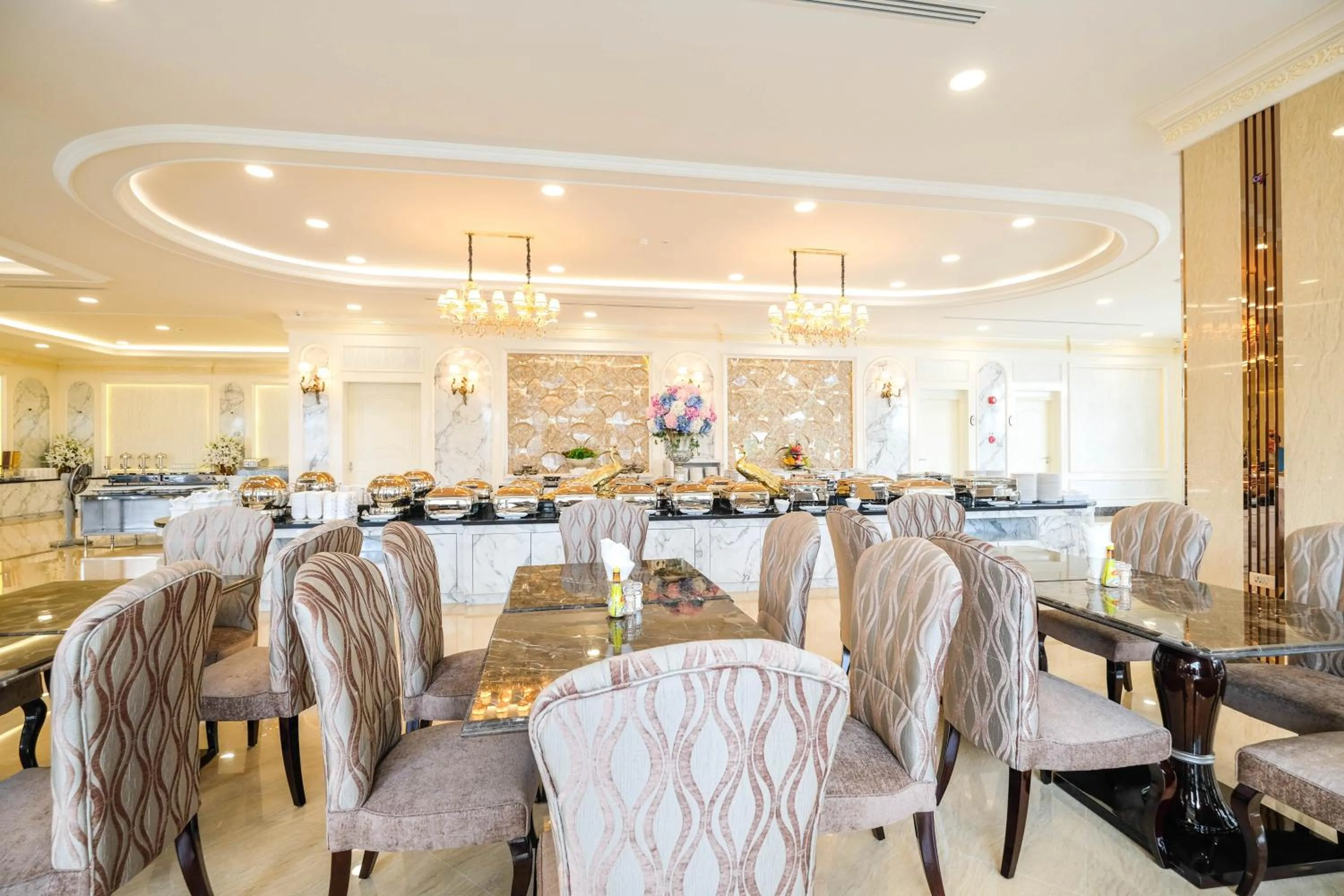 Restaurant/places to eat in LK Grand Empire