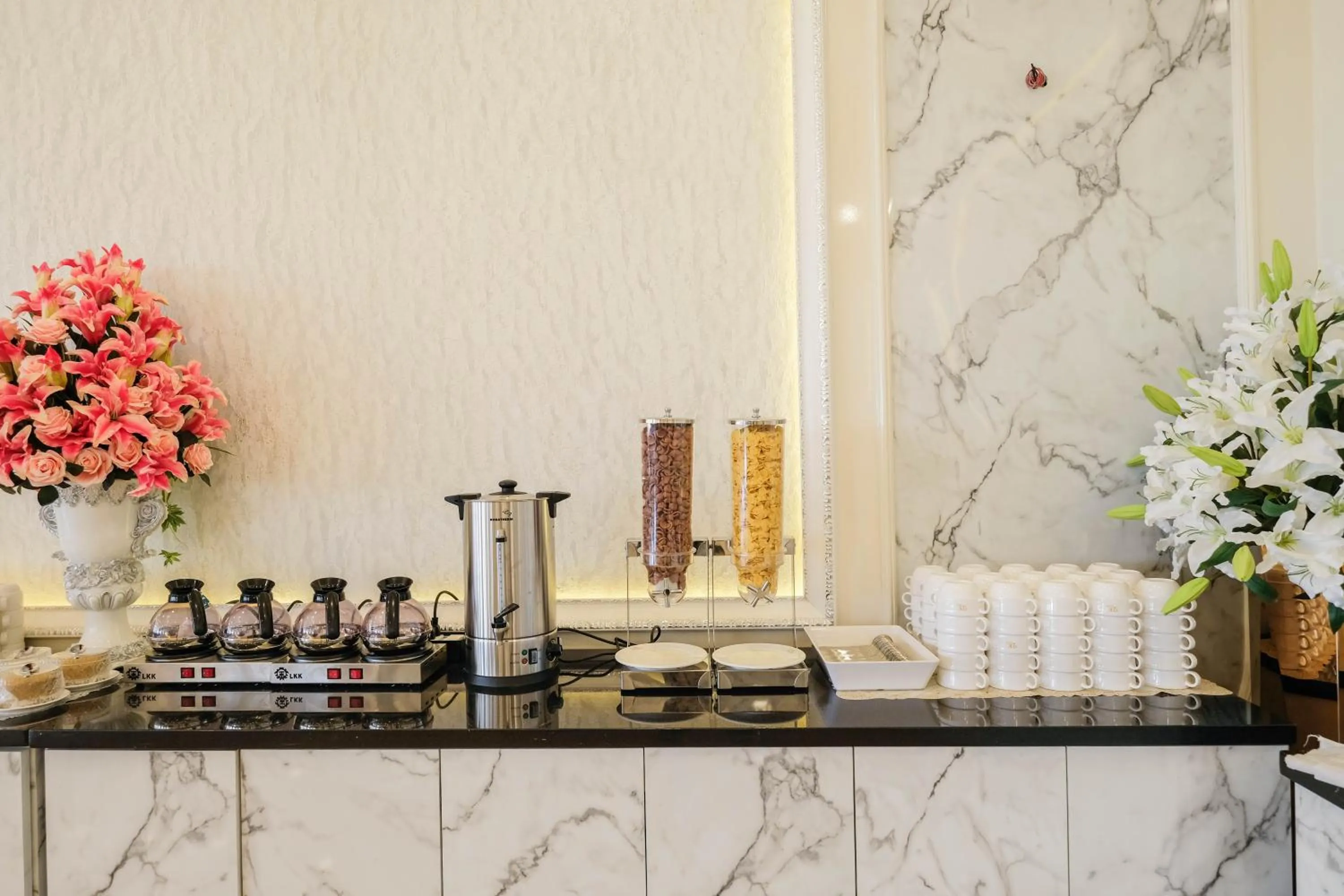 Restaurant/places to eat in LK Grand Empire