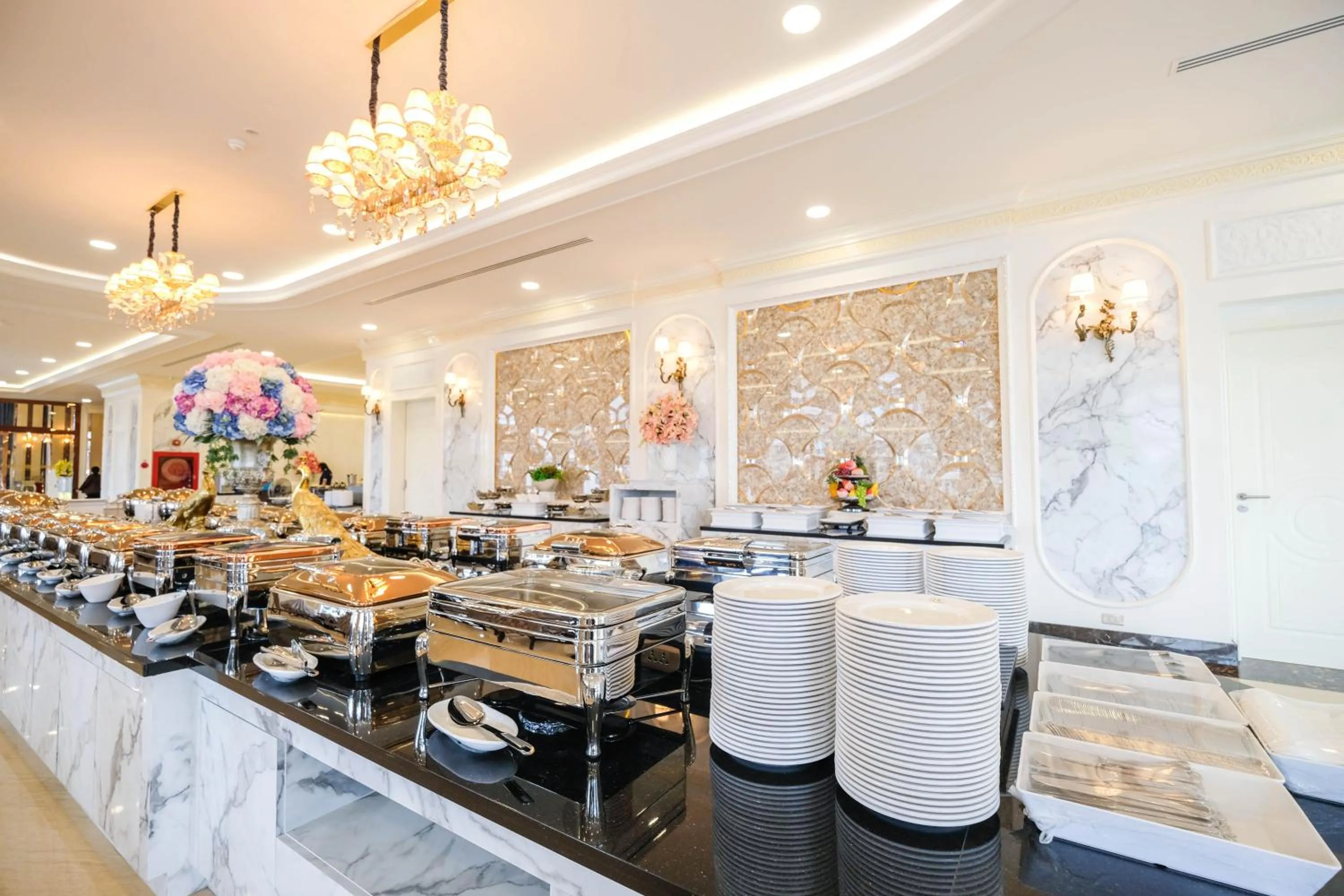 Restaurant/places to eat in LK Grand Empire