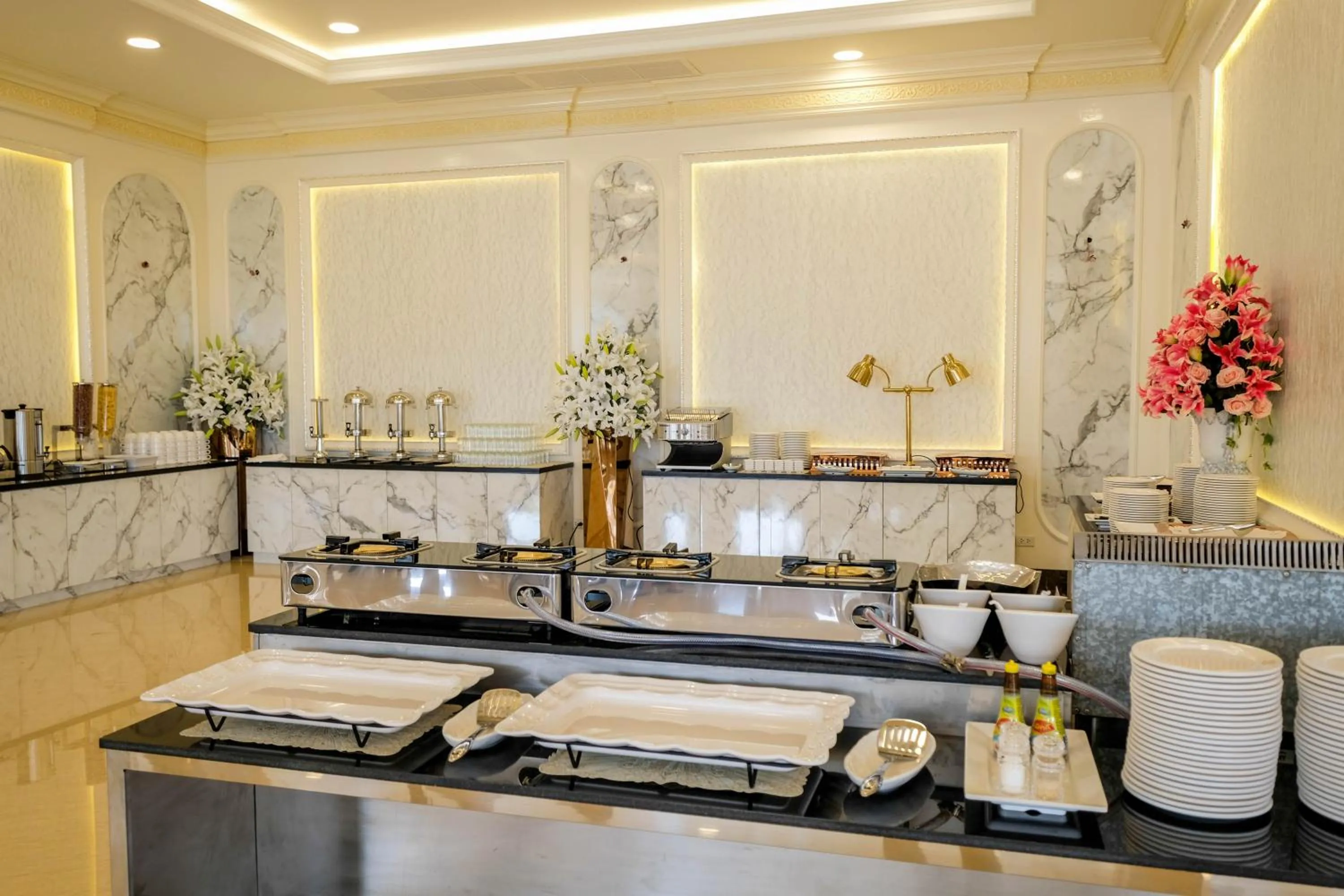 Restaurant/places to eat in LK Grand Empire