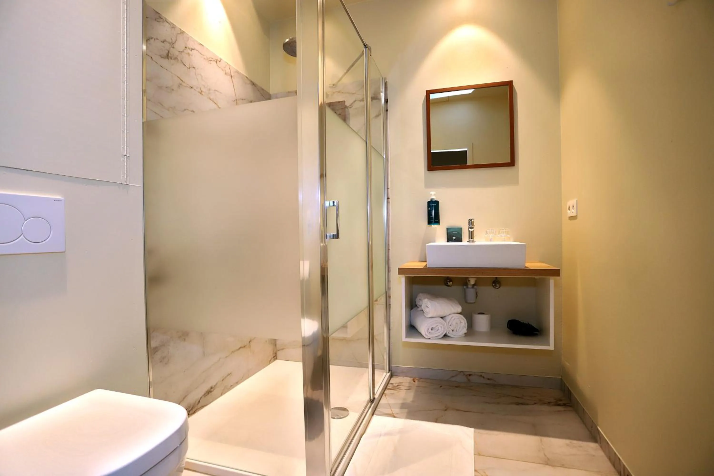 Bathroom in Aparthotel Acacia