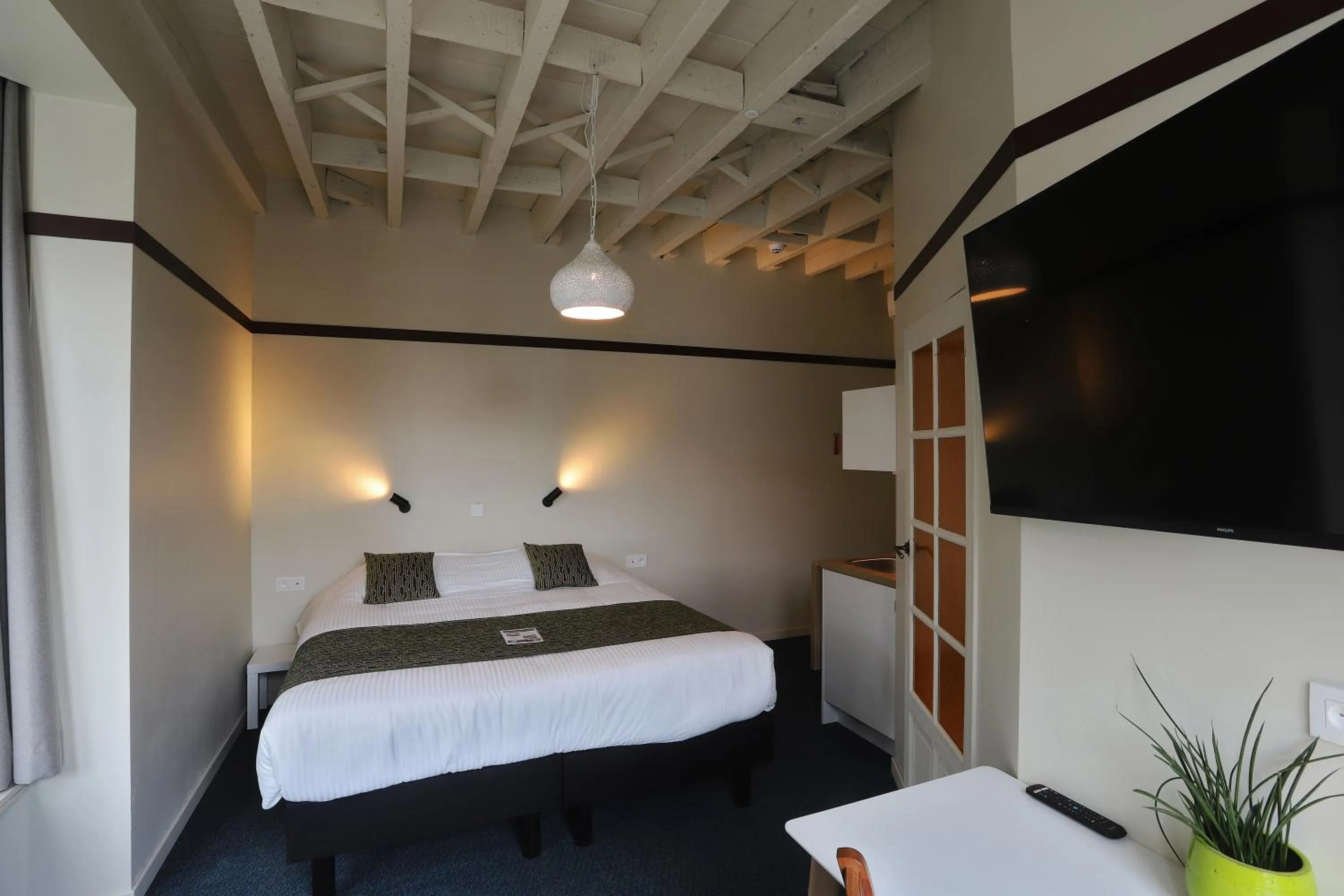 Bed in Aparthotel Acacia