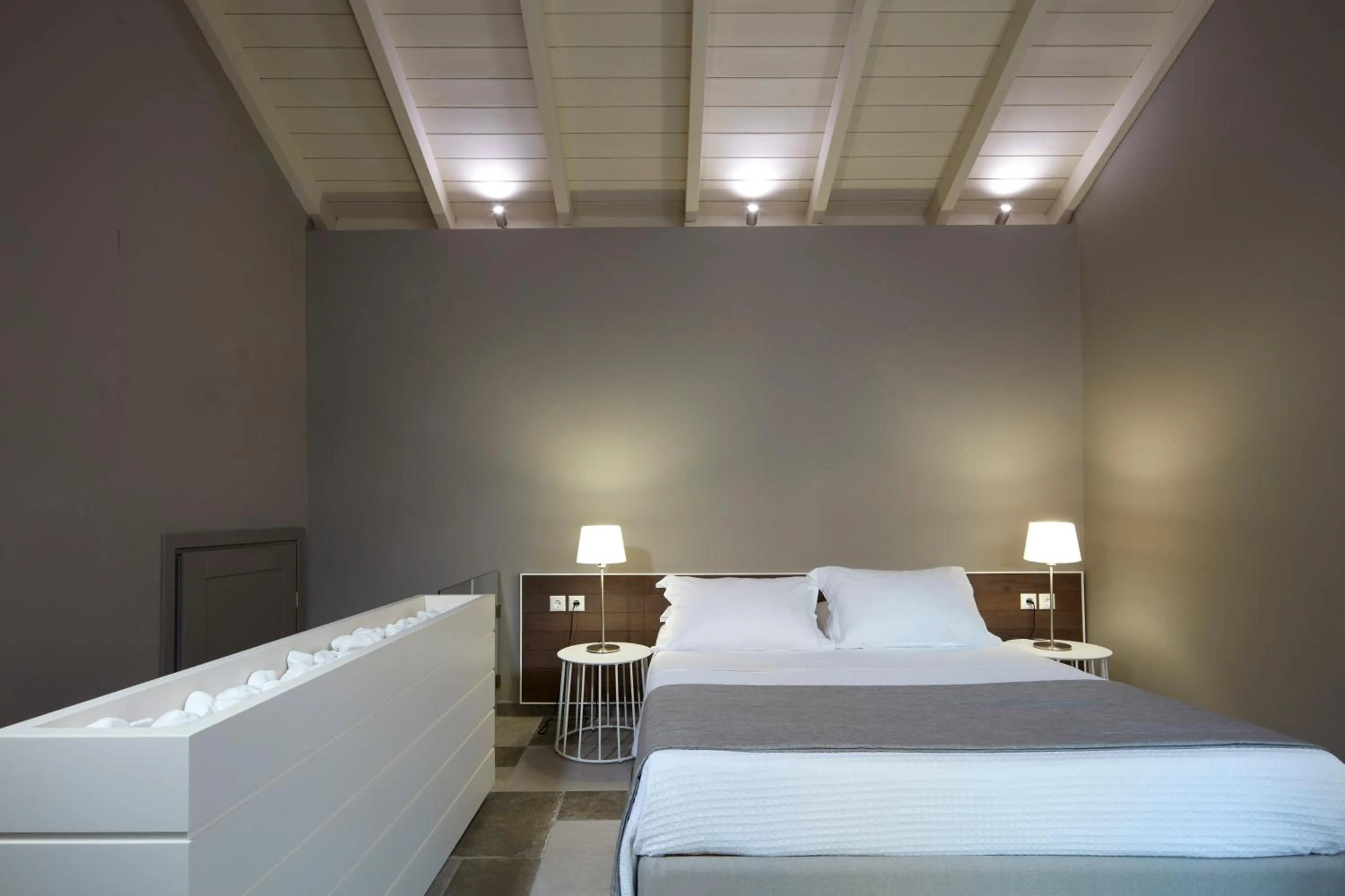 Bed in Sivota Seascape Luxury Villas & Residences