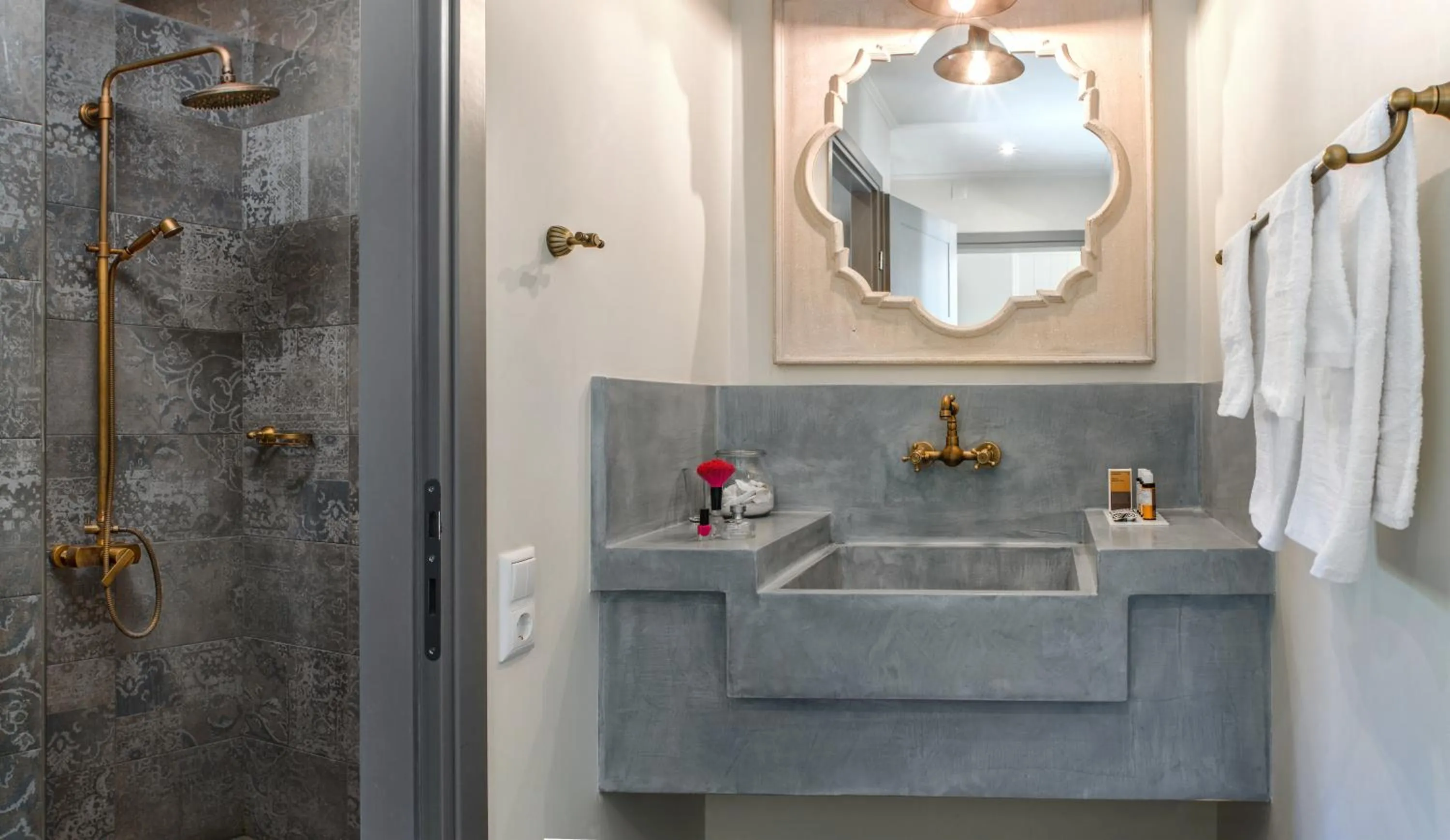 Shower in Sivota Seascape Luxury Villas & Residences